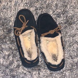 Barely worn UGG slippers